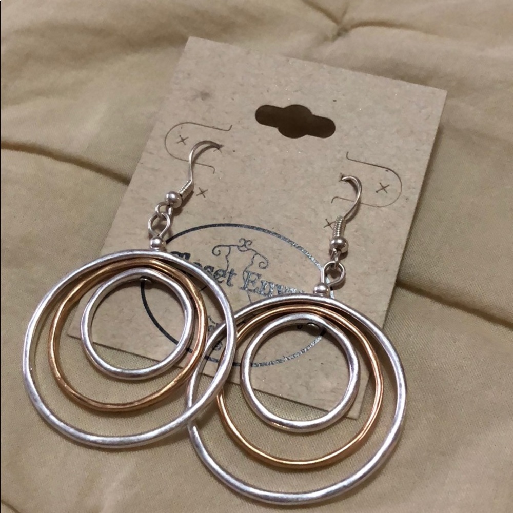 NEW Two tone earrings